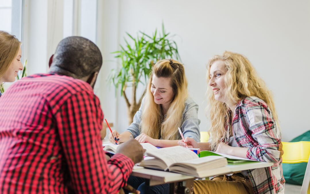 Cours d’anglais en mini-groupe : prenez la parole en toute confiance